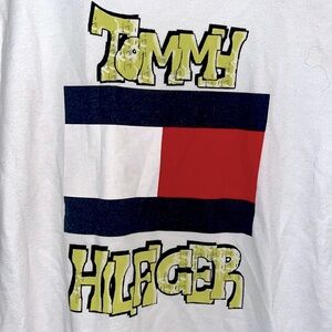 Unisex Tommy Hilfiger sweatshirt size medium.